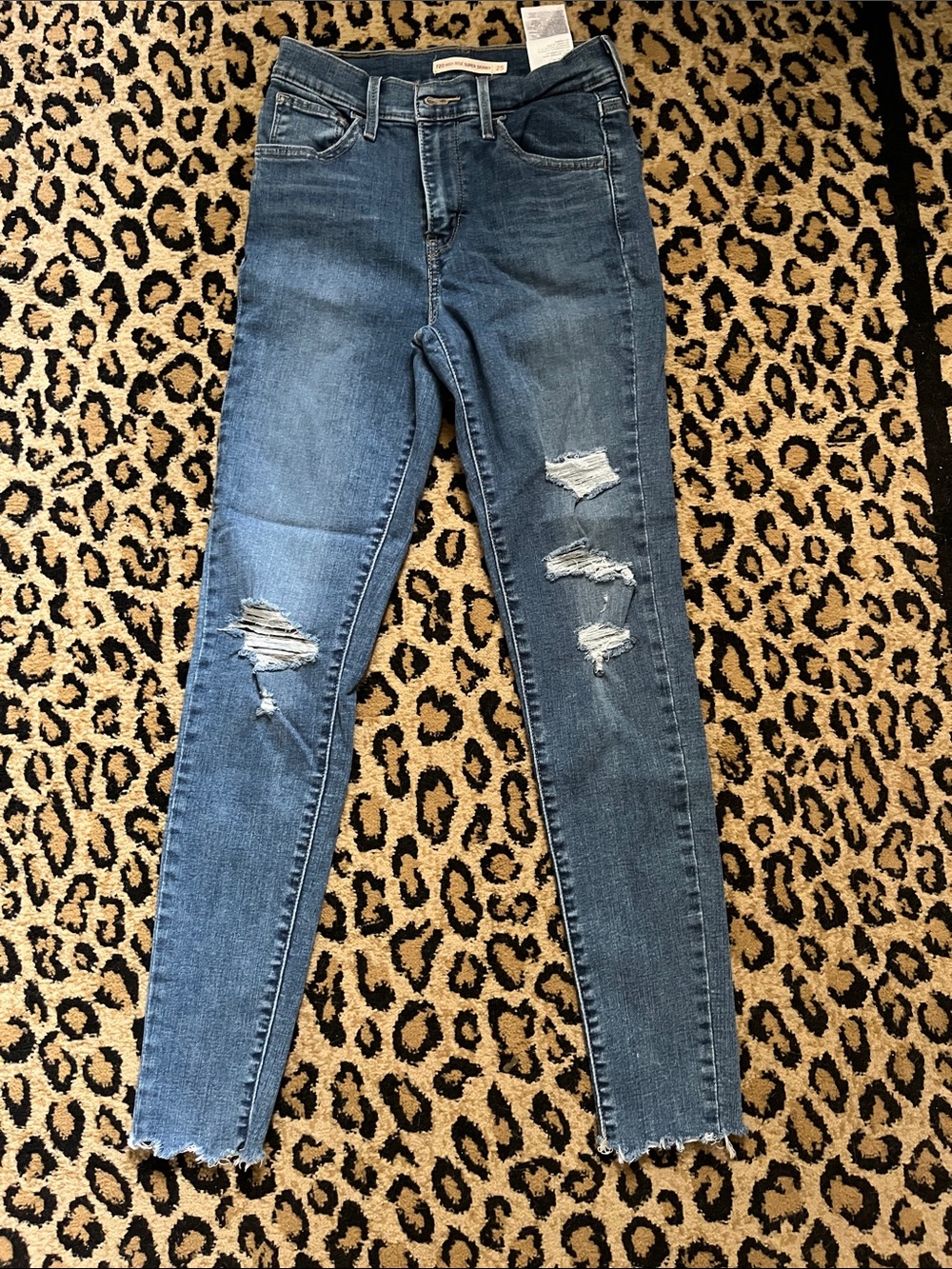 Levi's Distressed Ankle Skinny Jeans - Medium Blue